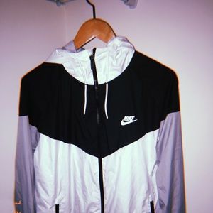 Nike windbreaker/ windrunner jacket